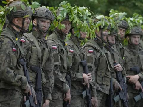 Αρνητική η κοινή γνώμη στην Πολωνία στο ενδεχόμενο συμμετοχής σε ειρηνευτική δράση στην Ουκρανία