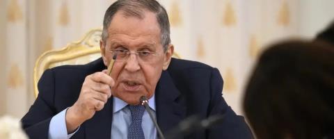 Εγγυήσεις ασφαλείας από τις μεγάλες δυνάμεις, να μείνει εκτός ΝΑΤΟ
