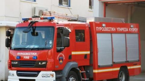 Διάσωση ατόμου στην Αραδίππου-Προσπάθησε να βγει στην ταράτσα και έπεσε στο μεσοπάτωμα