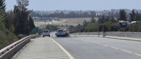 Τροχαίο ατύχημα προς το αεροδρόμιο Λάρνακας-Έκλεισαν και οι δυο λωρίδες (pics)