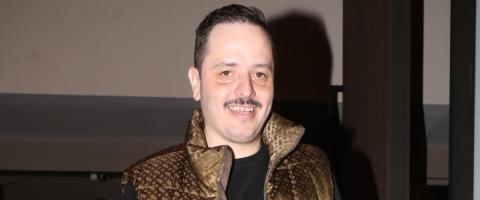 Ξεσπά ο Αλέξανδρος Τσουβέλας-«Το να ανεβάζεις όλη την παράσταση στο Tik Tok και να τη βλέπουν δωρεάν είναι κατάπτυστο»