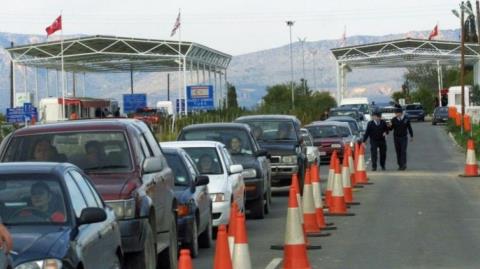 Σε μεγάλες ουρές και πολύωρη αναμονή στα οδοφράγματα το Σαββατοκύριακο αναφέρεται ο τ/κ Τύπος