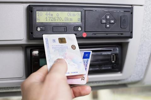 Υποχρεωτική η μεταφόρτωση και φύλαξη δεδομένων ταχογράφου