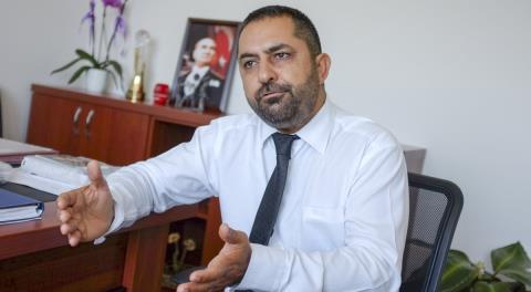 Στροφή στις διατάξεις του συντάγματος και «επιστροφή στην Κυπριακή Δημοκρατία» ζητά ο καθηγητής Χασγκιουλέρ