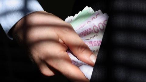 Υπό οκταήμερη κράτηση 35χρονη για απόσταση σχεδόν 112 χιλιάδων ευρώ από εταιρεία στη Λεμεσό