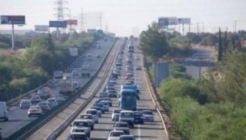 Φορτηγό ακινητοποιήθηκε στον αυτοκινητόδρομο Λεμεσού-Κλειστή η αριστερή λωρίδα του δρόμου