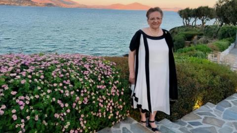 Ποια είναι η γυναίκα που στοχοποίησαν οι στασιαστές στη Μονή Σινά-Πώς απαντά για τη γνωριμία της με τον ηγούμενο