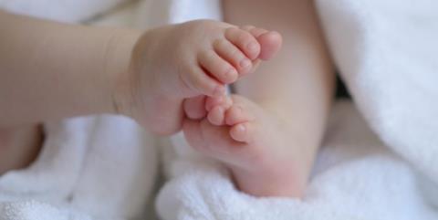 Μητέρα εγκατέλειψε το βρέφος 30 ημερών σε καρότσι σούπερ μάρκετ στην Ακρόπολη
