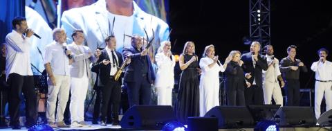 Στέλιος Καζαντζίδης: Η μεγαλειώδης συναυλία στο Καλλιμάρμαρο – 30.000 θεατές και λαμπεροί καλεσμένοι