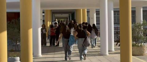 Με χαμόγελο επέστρεψαν στα σχολεία οι μαθητές-«Θα ζητήσω να μου δώσουν και τις δικές τους εισηγήσεις»