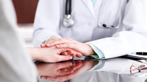 Στηρίζει την ασθενή που δέχθηκε άσεμνη επίθεση από γιατρό η ΠΟΓΟ-«Το θάρρος της έδειξε τον δρόμο, η δικαιοσύνη έδωσε το μήνυμα»