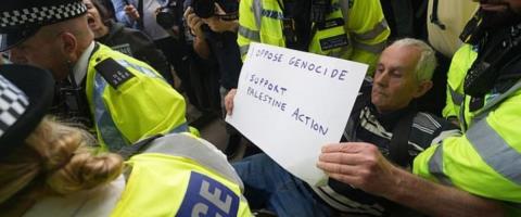 Πάνω από 400 συλλήψεις στη συγκέντρωση υποστήριξης στην Palestine Action στο Λονδίνο