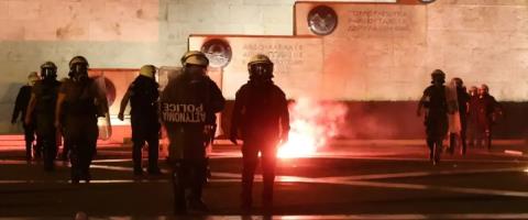 Πέντε συλλήψεις για τα επεισόδια στη συγκέντρωση για τα Τέμπη στο Σύνταγμα