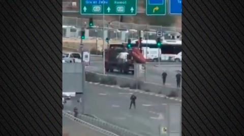 Δεκαεξάχρονος άνοιξε πυρ εναντίον αστυνομικού τμήματος στη Σμύρνη-Νεκροί δύο αστυνομικοί