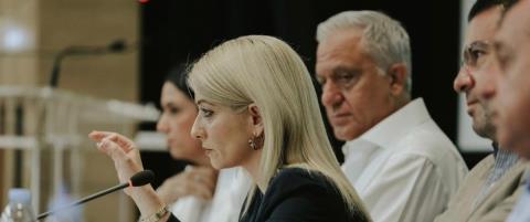 Το ενδεχόμενο εσωκομματικών καλπών στον ΔΗΣΥ και οι αγκαλιές ανάμεσα στις πληγές