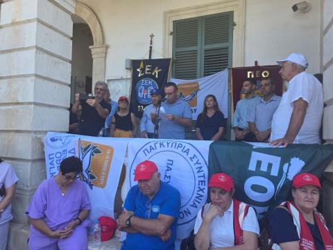 Μαζικές οι κινητοποιήσεις στην Πάφο για την παναπεργία-Σύσσωμη παρουσία συντεχνιών και οργανώσεων