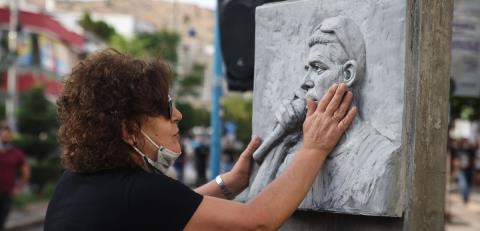 Οι δολοφόνοι έξω και οι αλληλέγγυοι μέσα