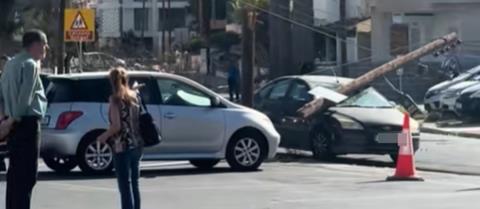 Ζημιές από τους σφοδρούς ανέμους στη Λάρνακα-Δέντρο έπεσε σε καλώδια της ΑΗΚ και κατέληξε σε όχημα