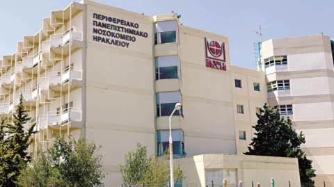 Στην εντατική τρίχρονο αγοράκι στην Κρήτη-Έβαζε όπισθεν η μητέρα του και το παράσυρε με το αυτοκίνητο
