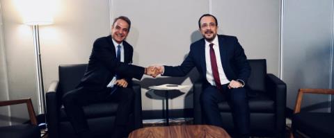 Σε εξέλιξη η συνάντηση Χριστοδουλίδη με Μητσοτάκη-Πολυμέρεια, συλλογική ευθύνη και συνεργασία θα αναδείξει ενώπιον της ΓΣ ΟΗΕ