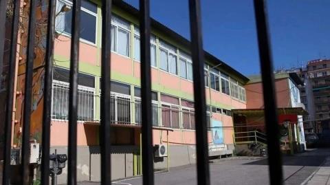 Συνελήφθη 14χρονος εξωσχολικός που φωτογράφισε εννιάχρονο μαθητή στις τουαλέτες σχολείου της Ελλάδας