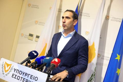 Χαιρετίζει την επανέναρξη συζήτησης στη Βουλή για το νομοσχέδιο για κοινόκτητες οικοδομές ο υπουργός Εσωτερικών