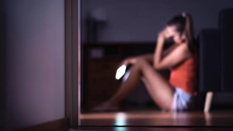 Στη φυλακή 52χρονος εκπαιδευτικός που διατηρούσε σχέση με 14χρονη στην Ελλάδα-Είχε επιτεθεί στον πατέρα της