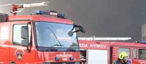 Φωτιά σε προκατασκευασμένο υποστατικό στην Καλαβασό που διέμεναν εργάτες