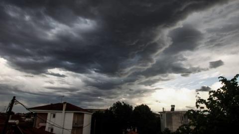 Συννεφιασμένη Κυριακή, πιθανότητα βροχών από Δευτέρας-Το σκηνικό του καιρού