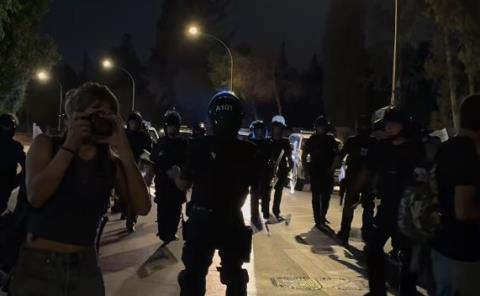 Καταγγέλλει επίθεση σε δημοσιογράφο η ΕΣΚ από αστυνομικούς-«Την έριξαν στο έδαφος δύο φορές, δέχθηκε ριπή από σπρέι πιπεριού»