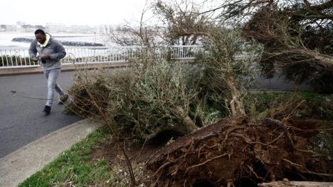 Δύο νεκροί εξαιτίας της καταιγίδας Έιμι που πλήττει τη βορειοδυτική Γαλλία