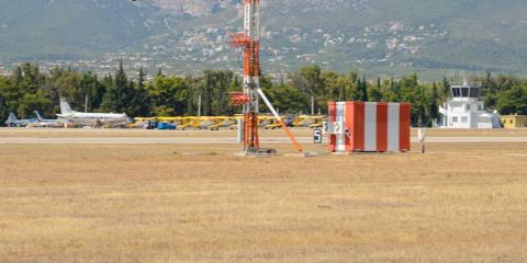 Kατέπεσε εκπαιδευτικό αεροπλάνο στην Ελλάδα-Δύο τραυματίες