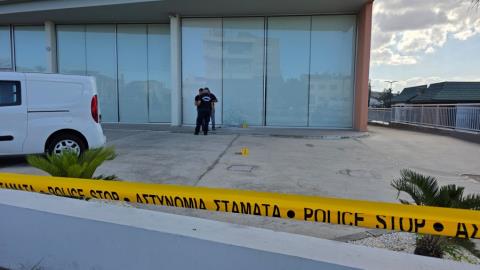 Σε χειροβομβίδα οφείλεται η έκρηξη σε γραφεία στην Πάφο-Ψάχνουν τους δράστες, υπό φρούρηση η σκηνή (pics)