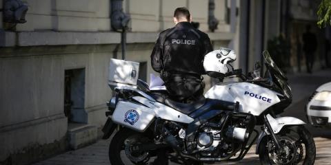 Εντοπίστηκαν ένας νεκρός και ένας τραυματίας σε διαμέρισμα στον Άγιο Παντελεήμονα-Ήταν δεμένοι με tie wraps