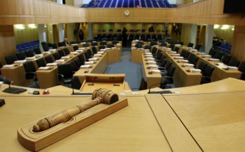 Επαναβεβαιώθηκαν οι εξαιρετικές διμερείς σχέσεις σε συνάντηση Κυπρίων βουλευτών-Προέδρου Κάτω Βουλής Ινδίας