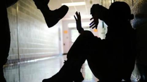 Ανήλικος απείλησε με σουγιά 17χρονο συμμαθητή του μετά από ποδοσφαιρικό αγώνα στην Ελλάδα