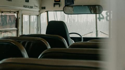 Τυφλός τραυματίστηκε κατά τη μετάβασή του στη Λευκωσία λόγω ακατάλληλου λεωφορείου-Η έκκληση προς το ΥΠΑΝ