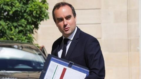 Η γαλλική Εθνοσυνέλευση απέρριψε τις δύο πρότασεις μομφής κατά της κυβέρνησης Λεκορνί