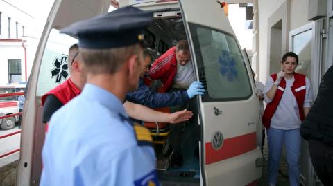 Τραγωδία στη Σερβία-Διώροφο λεωφορείο ανατράπηκε, τρεις νεκροί και δεκάδες τραυματίες