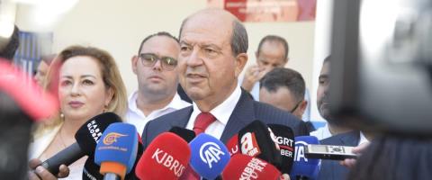 Καταγγελία σε βάρος του Τατάρ για παραβίαση του «προεκλογικού νόμου»-Βάλλει κατά της ε/κ πλευράς μέχρι και από την κάλπη