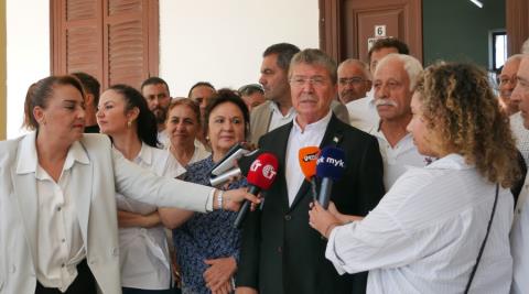 Σε «μαθήματα από κάλπη» αναφέρθηκε ο Ουστέλ, πρόωρες «εκλογές» ζητά