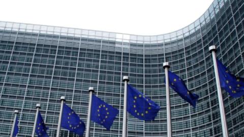 Πολίτες έξω από την Κομισιόν ζητώντας την ανατροπή της συμφωνίας ΕΕ-Ισραήλ