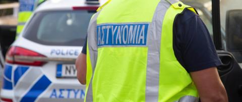 Ανατράπηκε βυτιοφόρο που μετέφερε μαζούτ στο Μοναγρούλλι, προκλήθηκε διαρροή-Στο νοσοκομείο ο οδηγός