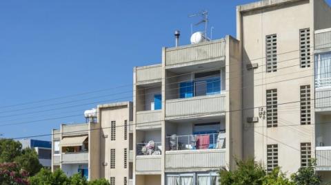 Να παγώσουν οι διαδικασίες εκποίησης κύριας κατοικίας σε συνοικισμούς ζήτησε η Βουλή-Γνωρίζει τουλάχιστον δέκα περιπτώσεις
