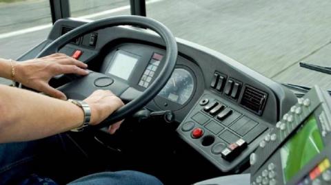 Μαθητές στη Λάρνακα πετούσαν αντικείμενα κατά του οδηγού του λεωφορείου τους-Κλήθηκε