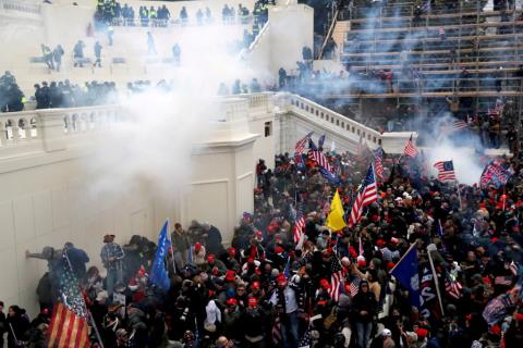 Άνδρας που πήρε χάρη από τον Τραμπ κατηγορείται ότι απείλησε να δολοφονήσει τον επικεφαλής των Δημοκρατικών