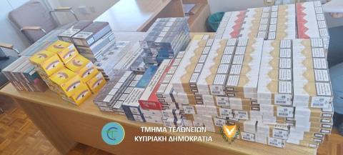 Τον σταμάτησαν για έλεγχο και βρήκαν 118 κούτες με τσιγάρα και 10 συσκευασίες καπνού-Τσουχτερό πρόστιμο σε 39χρονο