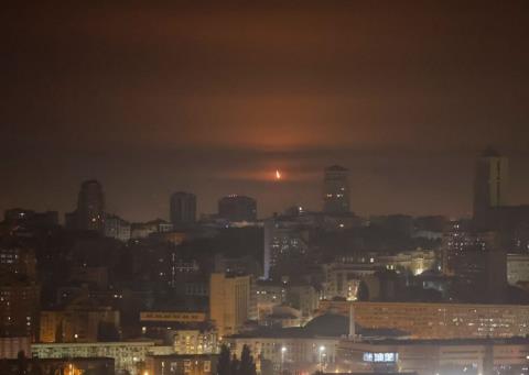 Ρωσικές επιθέσεις σε Κίεβο και Ντνιπροπετρόφσκ: Νεκροί και τραυματίες