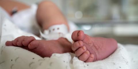 Βρέφος νοσηλεύεται σε ΜΕΘ με εγκαύματα από καυτό λάδι-Εξαιρετικά κρίσιμη η κατάστασή του στην Ελλάδα
