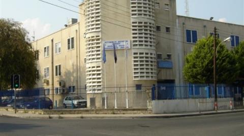 Πήδηξε περίφραξη σταθμού και επιτέθηκε σε γυναίκα αστυνομικό 40χρονος-Τον είχαν απομακρύνει προηγουμένως από χώρο φιλοξενίας